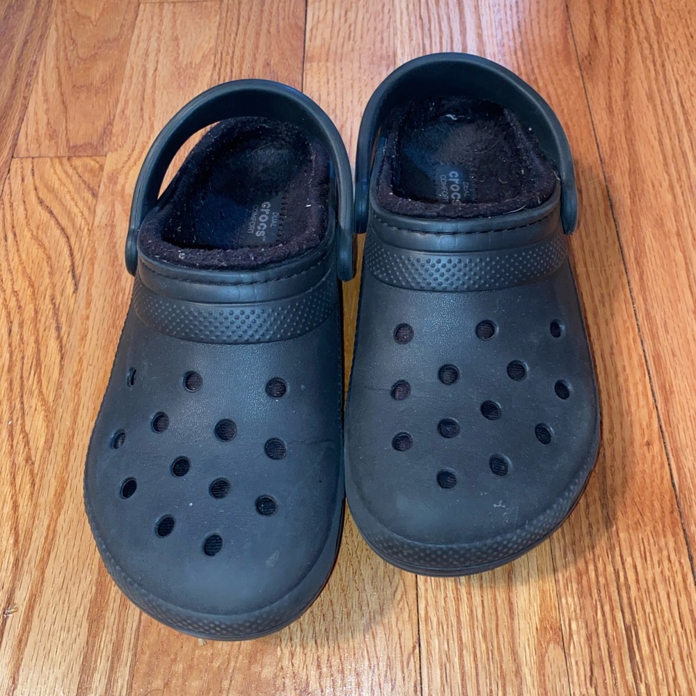Black crocs